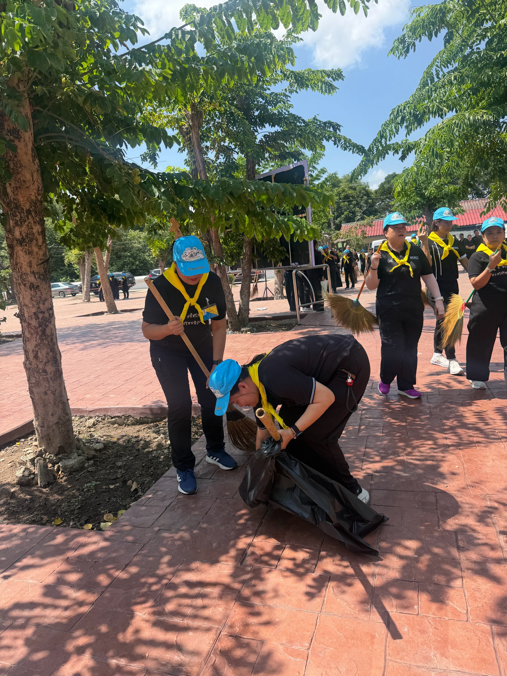title - นางสาวอมรรัตน์ แขวงโสภา ปฏิรูปที่ดินจังหวัดพระนครศรีอยุธยา ร่วมกับเจ้าหน้าที่สำนักงานการปฏิรูปที่ดินจังหวัดพระนครศรีอยุธยา เข้าร่วมกิจกรรม 